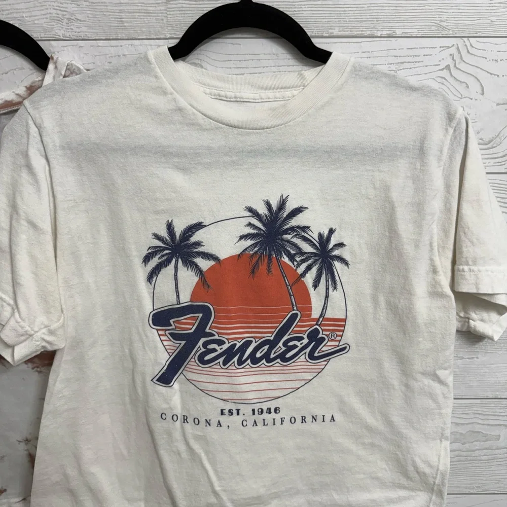 Pair Of Women’s White Cropped Short Sleeve Tee Shirts. Size S - Picture 3 of 6
